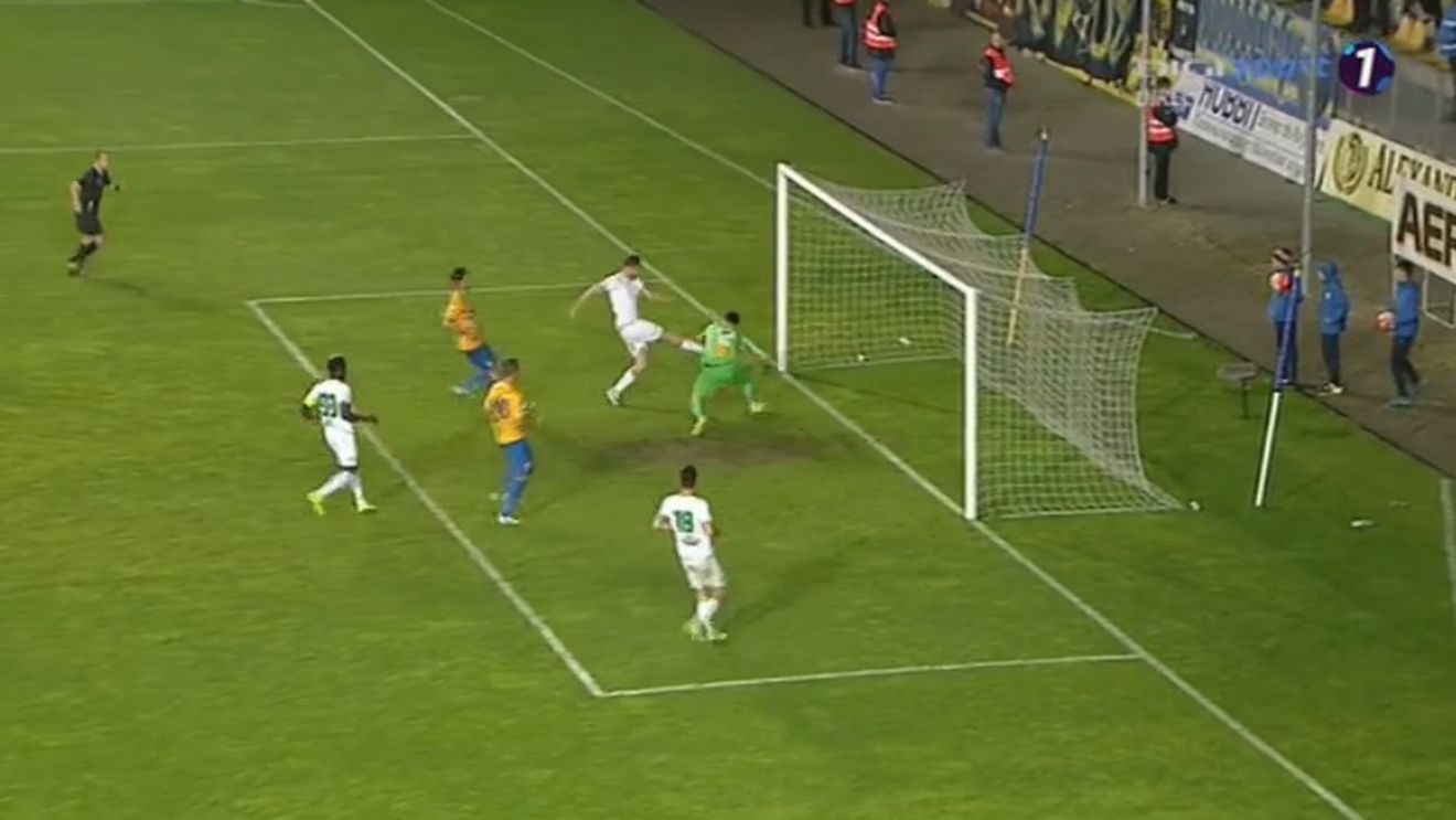 Fază INCREDIBILĂ‚ în Liga 1! FOTO | Omul care le-a dat gol Realului și Barcei s-a făcut de râs la Ploiești