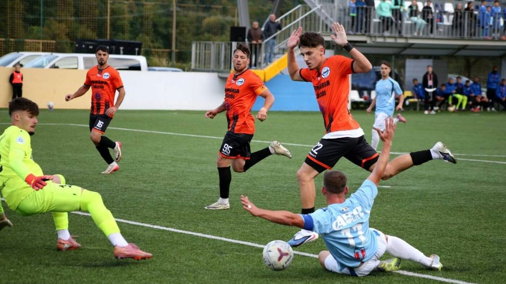 VIDEO | Gol de CNN reușit de echipa lui Vali Lazăr împotriva celei a lui Takayuki Seto. A doua zi, jucătorul care a înscris de la circa 70 de metri intră în tură de 12 ore, la serviciu