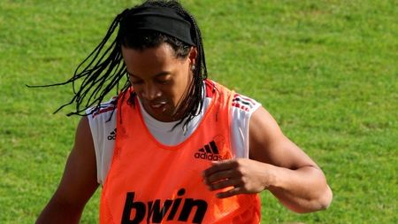 VIDEO** Mai greu cu alergatul! :) VEZI cum l-a "umilit" Gattuso pe Ronaldinho!