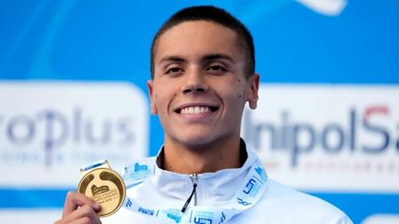 David Popovici, prima reacție după ce a susținut proba de istorie la examenul de Bacalaureat! Cel mai bun sportiv al României a fost însoțit de mama sa