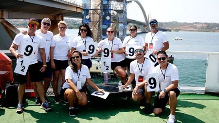 Avem primul român arbitru internațional de high diving! Antrenează un campion mondial și conduce un mare club din țara noastră: „Din scoarță în scoarță”. SPECIAL