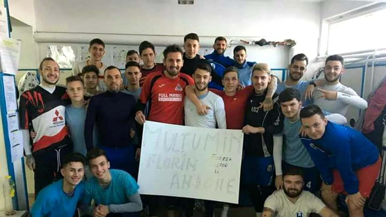 Gest superb făcut de doi jucători ai echipei naționale pentru fotbaliștii unei echipe din liga a patra. De la Deportivo la Hunedoara! 