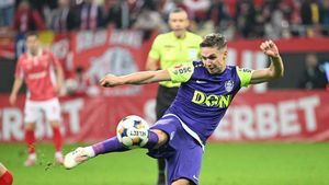 Gigi Becali n-a fost impresionat de lacrimile lui Louis Munteanu. Mesaj clar despre transferul de la CFR: „N-are rost!”