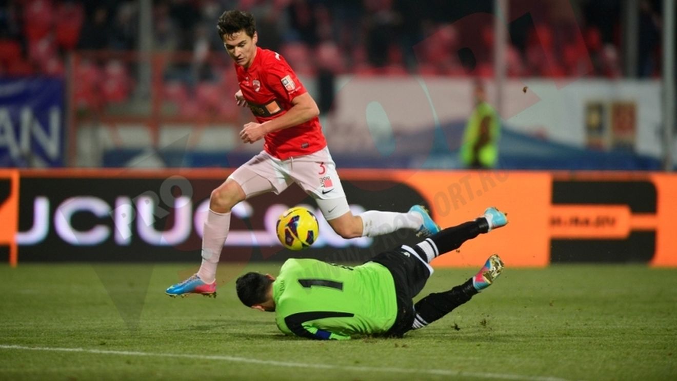 FOTO - Golgheterul lui Dinamo a oferit imaginea etapei: "Nu-mi mai simțeam picioarele" Cum a apărut la interviurile de la finalul partidei cu Poli