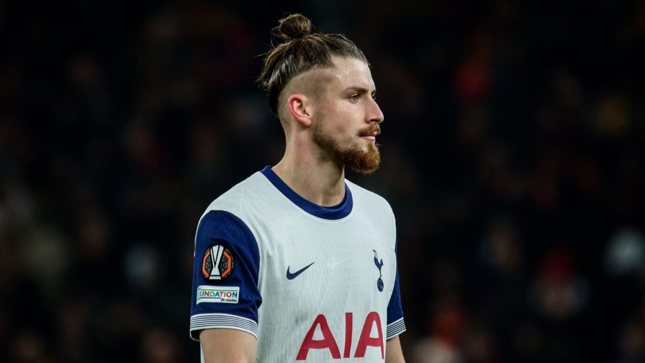 Cum poate un singur om să îi schimbe destinul lui Radu Drăguşin. Tottenham negociază cu italianul Paratici, care e un mare admirator al fundaşului român de 30.000.000 de euro