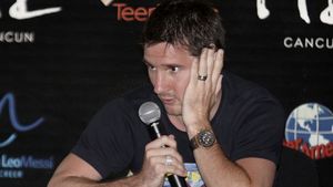 Antrenorul BarÃ§ei s-a supărat că a fost obligat de Messi să-și încalce cuvântul:** "E rușinos că mergem la Hamburg fără el!" Ce penalizări au primit catalanii