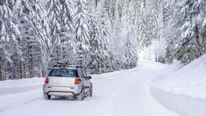 ADVERTORIAL | Cum să îți pregătești mașina pentru o excursie iarna, în cinci pași simpli