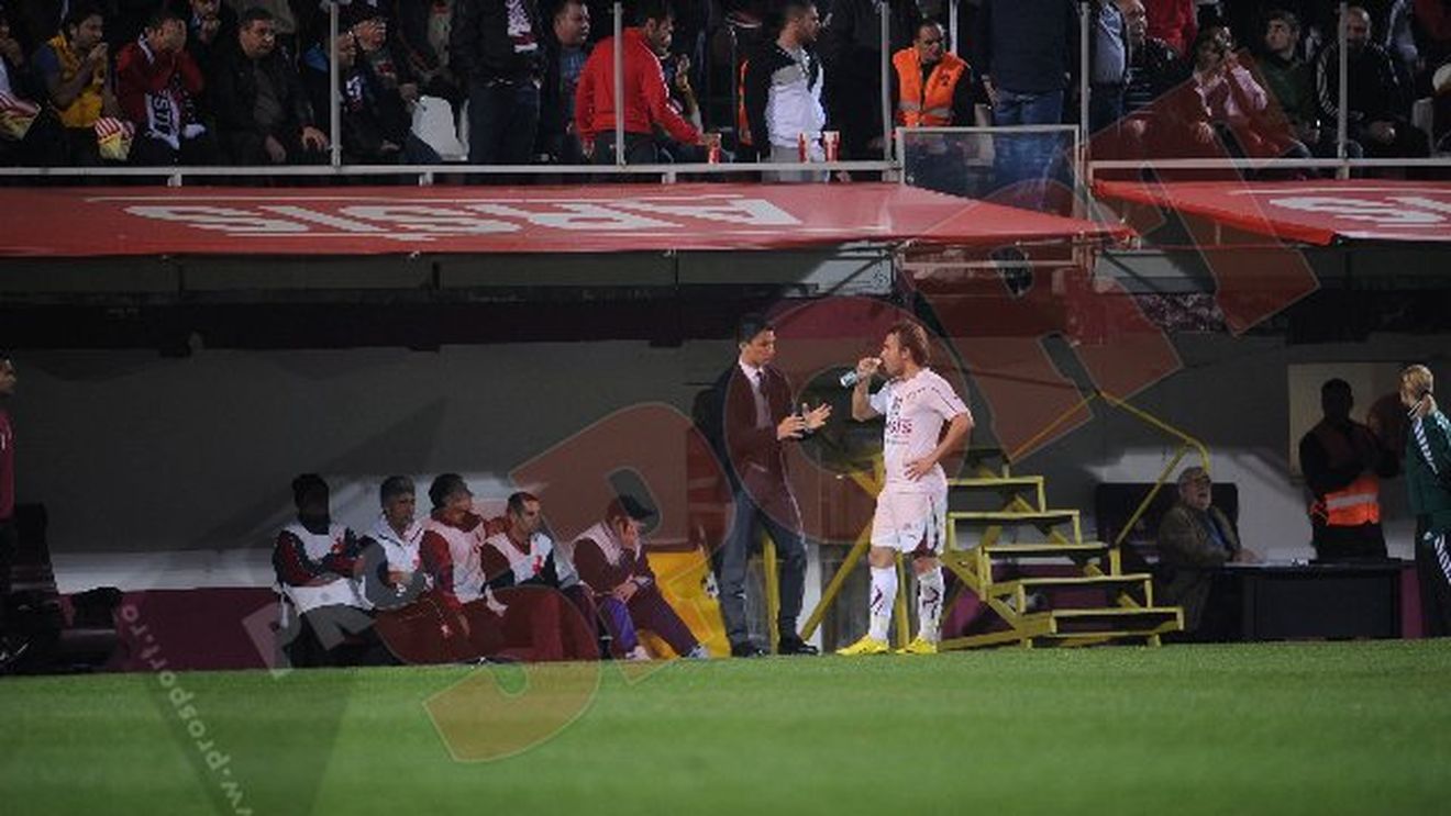 Lucescu nu-și explică pierderea de luciditate a elevilor săi:** 'Nu e normal să pierzi cu Chiajna și Ceahlăul! Nu ne iese nimic, ne dăm autogol la prima greșeală'