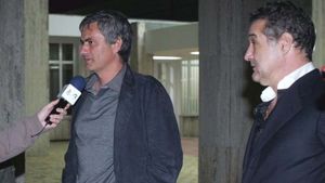 Valiza 'romena', în Serie A!** Mourinho: "Roma poate motiva Siena!"