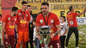 Marius Șumudică poate rămâne fără cel mai important fundaș! Andrei Burcă are două oferte concrete și e pe picior de plecare de la CFR Cluj | EXCLUSIV
