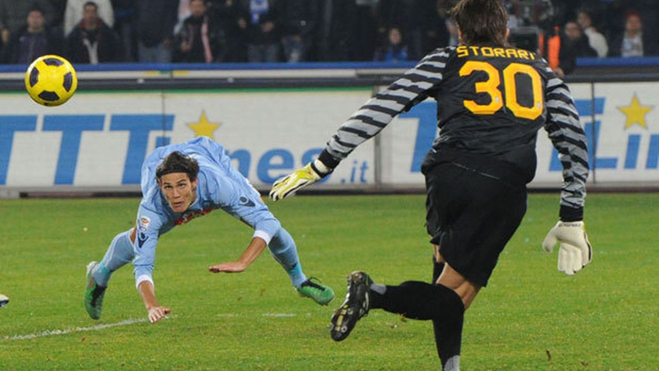 INCREDIBIL!** Cavani marchează precum un scorpion! Vezi ce nu s-a văzut în direct!