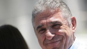 Mai JOSNIC nu se poate!** Giovani: "Dinu e un JEG de om! Cât să-l mai suport pe DERBEDEUL ăsta?"