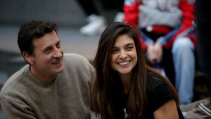 "A fost ceva spontan. Parcă ne-am găsit. Nu știu cum să pun lucrurile... Poate doar așa: chiar a fost ca o poveste de Crăciun". Andrei Pavel și Adriana Vărbanciu: neașteptatul început al iubirii, amintiri din copilărie, instinctul și adrenalina