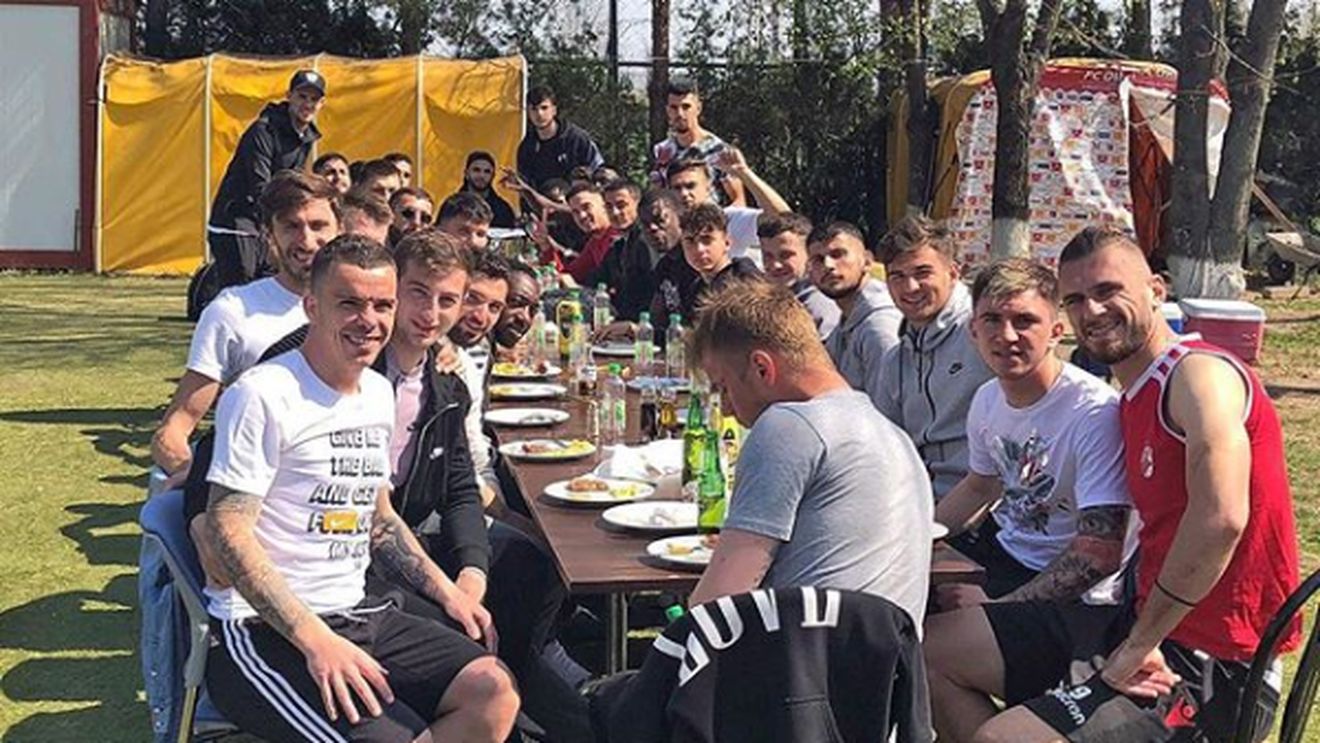 FOTO | Sărbătoare la Dinamo! Pe cine celebrează "câinii" la Săftica