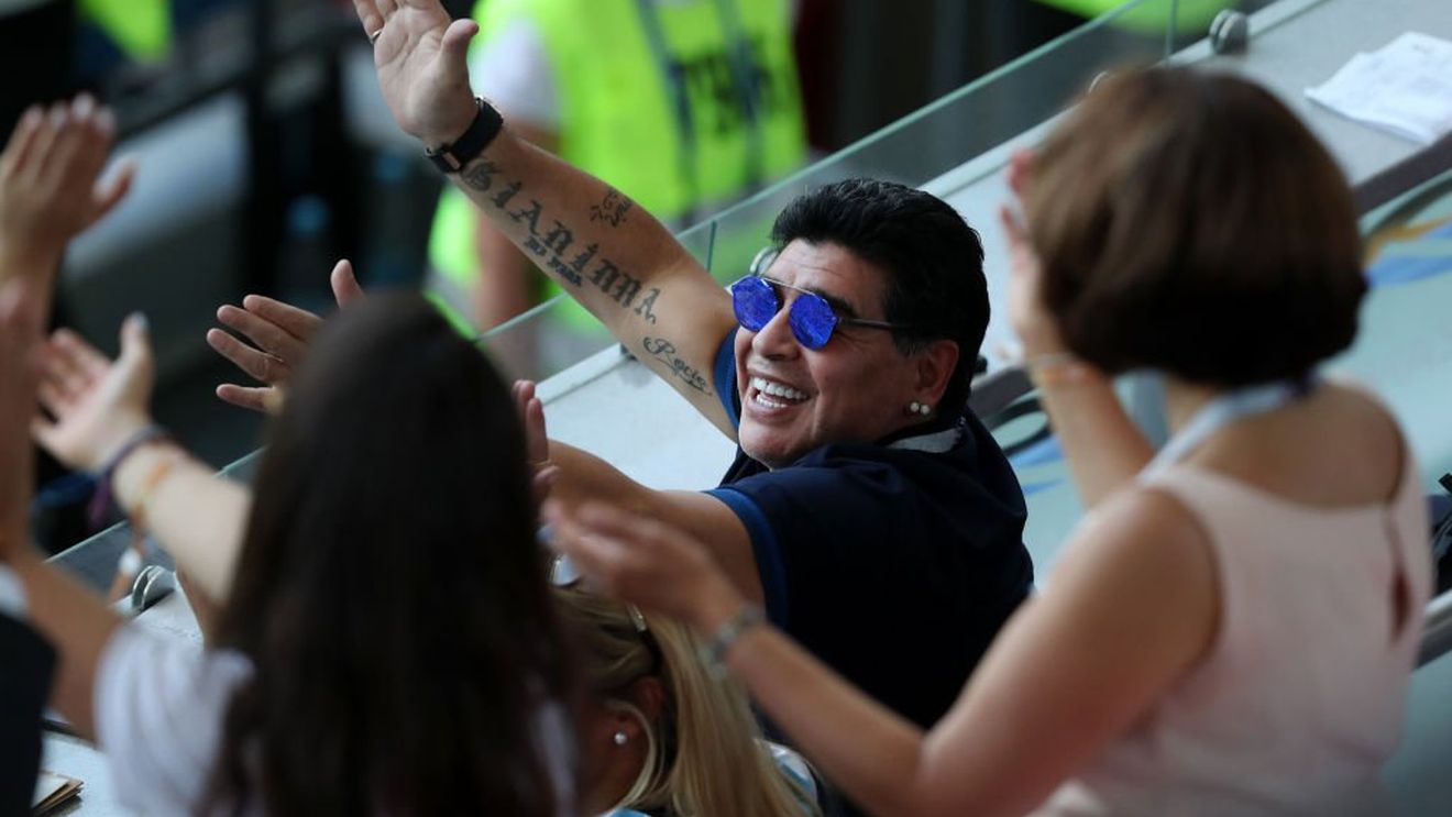 FOTO & VIDEO | Maradona, din nou în prim-plan la meciul Argentinei! Cum a fost surprins "El Pibe d'Oro" imediat după 'racheta' cu care Di Maria a readus "Pumele" în meci, contra Franței