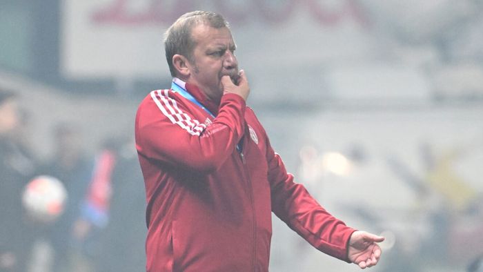 Dorinel Munteanu şi-a distrus fotbaliştii şi, mai ales, pe cel pe care îl consideră principalul vinovat pentru eşecul cu Petrolul: „Sunt prea cocoloşiți. Nu vreau să-i jignesc”