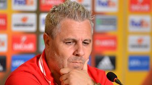 Un nou atac josnic al lui Marius Șumudică: "Cornel Dinu are nevoie de foarte mult fond de ten să-și acopere petele de pe față"