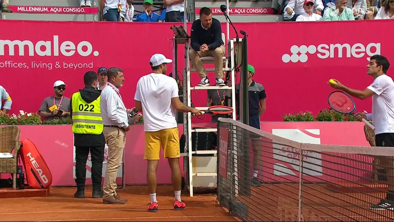 Fază nemaivăzută la turneul ATP de la Estoril! Ce a putut decide arbitrul după ce un spectator a strigat „aut" în timpul punctului: lucrurile au luat-o razna pe teren. VIDEO