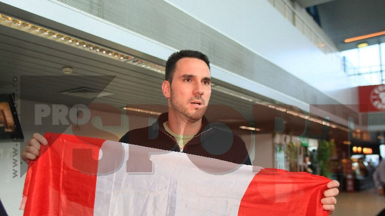 EXCLUSIV / **Roberto a semnat cu Dinamo!