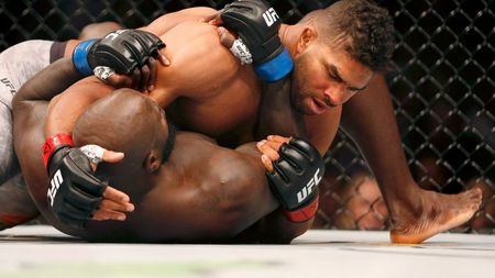 Accidentare horror în UFC! Alistair Overeem, făcut KO! Reacția cu care a cucerit fanii la final