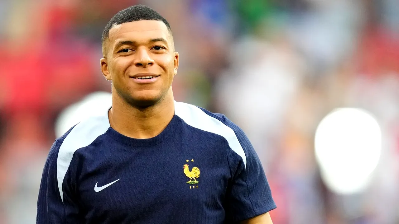 Prezentarea oficială a lui Kylian Mbappe la Real Madrid! Desfăşurare grandioasă de forțe: francezul a făcut vizita medicală şi a dat primele autografe