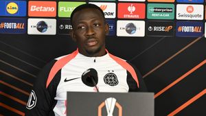 Ce se întâmplă în vestiarul FCSB. Baba Alhassan a recunoscut cum e atmosfera la echipa lui Gigi Becali