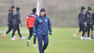 Vfb Stuttgart vine la București cu o echipă la pământ:** "Ar trebui să aibă o zi extraordinară ca să treacă de Steaua!" Reghe a gândit două formule de echipă: "Cu 3 fundași e mai bine" 