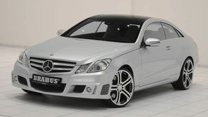 Tatăl conduce un TAXI, ea un BOLID de 60.000 â‚¬!** Ce LIMUZINĂ‚ și-a luat Cristina "Messi" Neagu! FOTO