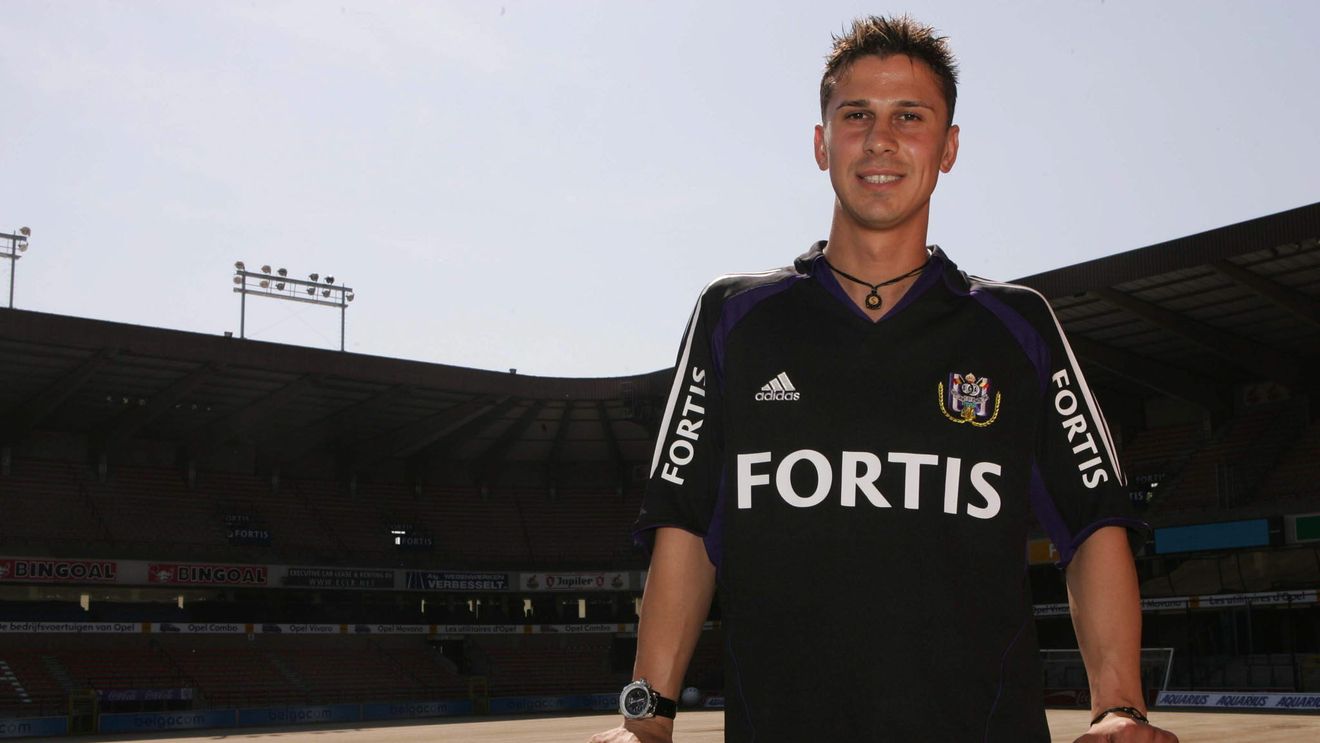 INTERVIU cu Marius Mitu. "Vrei să joci în locul lui Panduru, în locul lui Gâlcă, în locul lui Lăcătuș!?". Cum a debutat la Steaua, dialogul K.O. cu Yaya Toure și de ce întârzia mereu Vincent Kompany