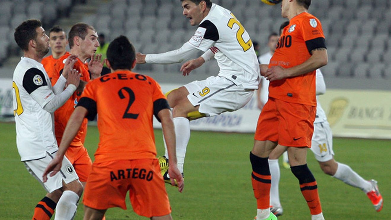 "U" și Pandurii acuză arbitrajul de la remiza de pe Cluj Arena!** "Tot meciul a fost influențat de oficialii partidei"