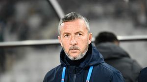 Mihai Stoica detonează „bomba”, în războiul cu Lucian Burchel: „Știu pe cineva care nu are carnet de antrenor! Va fi cutremur! Cutremur! Batem '77”