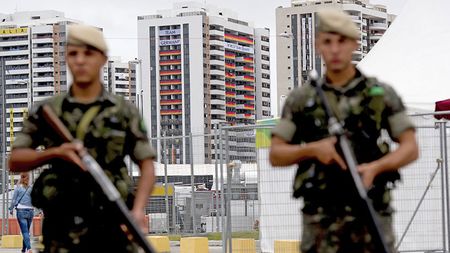 Scene incredibile aproape de Satul Olimpic! Un bărbat a fost ucis în plină stradă, după ce a ce încercat să jefuiască un șofer. Presa braziliană susține că victima era diplomat rus, informația a fost negată