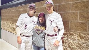 A supraviețuit miraculos după ce a avut arsuri grave pe 84% din corp, iar după 16 ani a devenit starul echipei și a câștigat un titlu unic