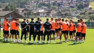 Costel Gâlcă a avut mari probleme de lot în perioada de pregătire, iar Universitatea Craiova are parte de un debut de sezon „de foc"