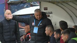 S-a aflat ce striga, de fapt, Dan Petrescu pe teren, către tinerii fotbaliști de la Farul! E de-a dreptul jenant: „Cum să ajungi în halul ăsta?!”