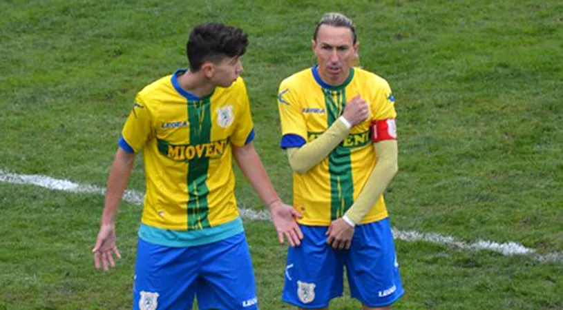 CS Mioveni - FC Brașov, prefațat de Eduard Florescu.** 