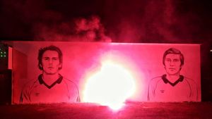 Legendele „maxime” Zoli Crişan şi Nae Tilihoi, pictate în centrul Craiovei. Fiii celor două glorii ale Ştiinţei s-au fotografiat lângă chipurile celebrilor taţi