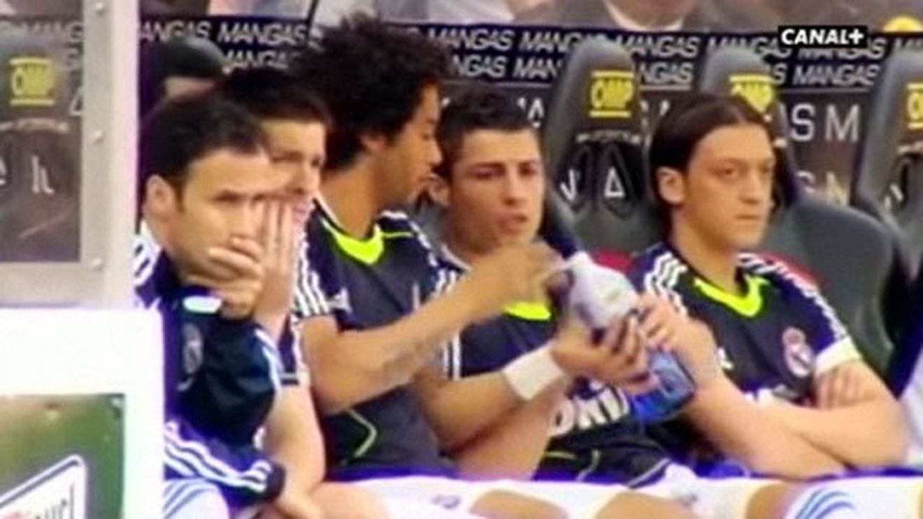 VIDEO AMUZANT EL** e "Balotelli" al Realului! Alt super jucător are probleme cu recuzita! :) Ronaldo îl ironizează