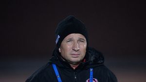 Dan Petrescu se teme de revederea cu Ionuț Popa. "Bursucul" i-a răspuns lui Cornel Dinu, a recunoscut de ce nu se uită la meciurile naționalei de handbal feminin, apoi a surprins: "Sper ca proba video să mă prindă aici" 
