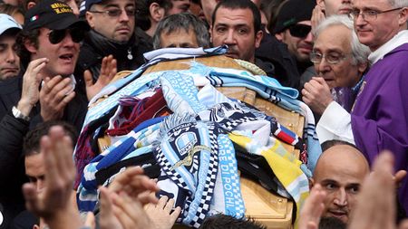 Italia, într-un nor de CEAȚĂ‚!** Decizia dată în cazul fanului lui Lazio UCIS de un polițist a fost schimbată! "Ne e frică de reacția hooliganilor"