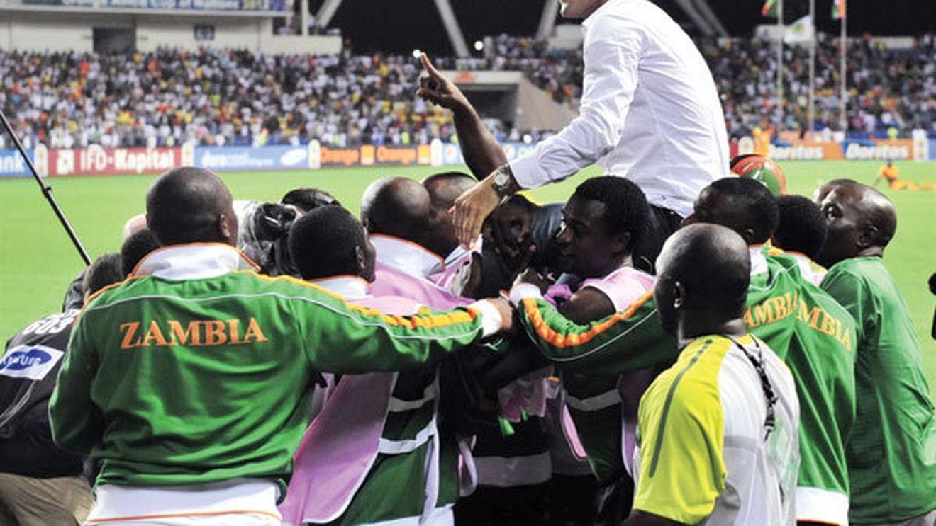 A cucerit Cupa Africii după ce a lucrat opt ani ca gunoier:** "Mă trezeam la cinci dimineața ca să golesc tomberoanel"