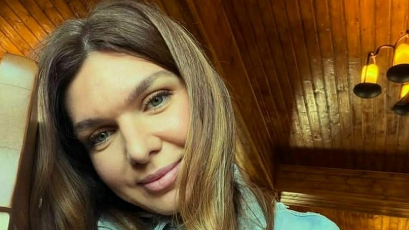 Simona Halep, bogată și divorțată, a atras toate privirile cu apariția ei la gala pentru Nadia Comăneci. Și-a făcut selfie în oglindă