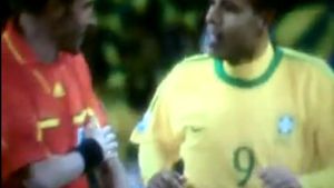 VIDEO INCREDIBIL** Reacție neverosimilă a arbitrului după golul înscris de Fabiano cu "mâinile lui Dumnezeu"