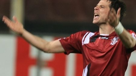 Rapidiștii, acuzați de joc dublu!** Impresarul lui Bozovici: "Vamă face circ la TV și atât"