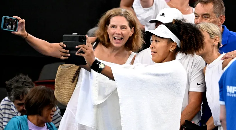 Naomi Osaka a jucat primul meci din postura de mamă, iar fostul antrenor al Simonei Halep a ajutat-o să debuteze cu victorie la Brisbane! Moment emoționant la final. VIDEO