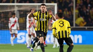 Apariția surpriză care i-a purtat noroc lui Răzvan Marin în AEK - PAOK 3-0. A fost pentru prima oară la un meci al lui