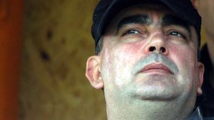 „Mergea cu sicriul și a angajat bocitoare. Toate blestemele i s-au întors lui apoi”. Gigi Nețoiu a decis cine are adevărata Universitatea Craiova între Mititelu și Rotaru