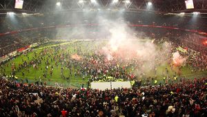 LPF se teme de "năpădirea terenului" de către steliști: "Sper să nu se ajungă la asta"