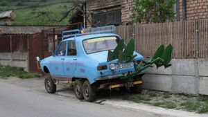 Aşa arată Dacia cu 6 roți! De ce a fost creată şi cât a costat