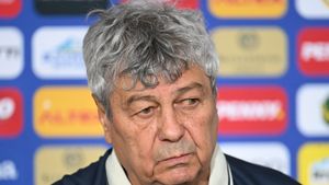 Dezvăluiri pline de emoție la ALTCEVA cu Adrian Artene. Ce a putut Mircea Lucescu să îi spună de pe patul de spital nepotului Matei: „Du-te, eu mă descurc...”